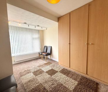 3 bedroom semi-detached bungalow to rent - Photo 3