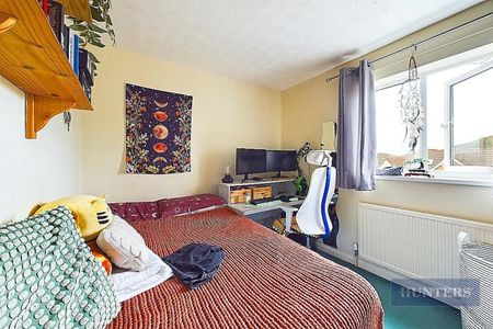 4 bedroom House To Let - Photo 4