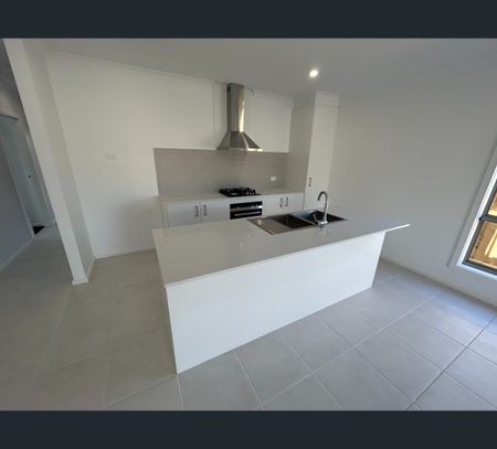 32 Taylor's Cct, Charlemont, Vic 3217 - Photo 5