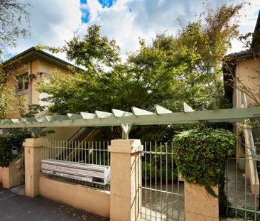 LEAFY ST KILDA HIDEAWAY - Photo 1