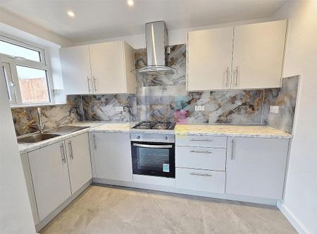 2 bedroom terraced house to rent - Photo 4