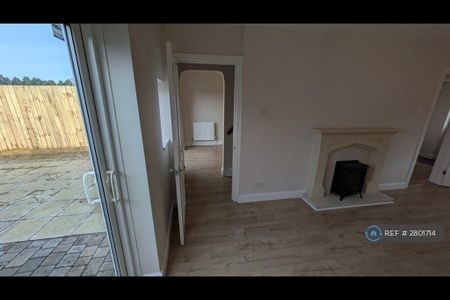 3 bedroom terraced house to rent - Photo 4