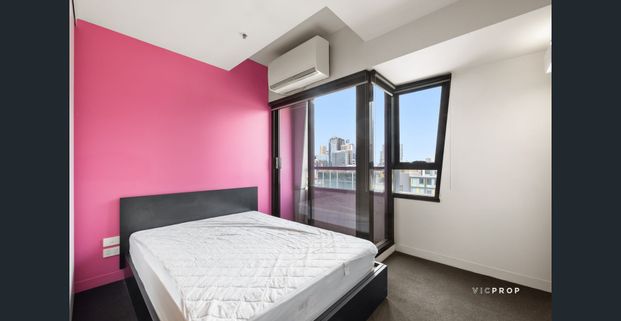 STYLISH AND CONVENIENT STUDENT LIVING IN CARLTON – PRIME LOCATION - Photo 1