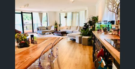 Beautifully renovated three bedroom apartment in great inner city location - Photo 5