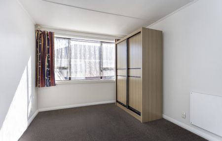 Freshly renovated 4 Bedroom 2 Bathroom property - Photo 5