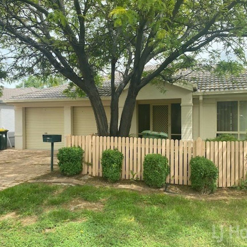 Beautiful 3 Bedroom Ensuite Home - Photo 1