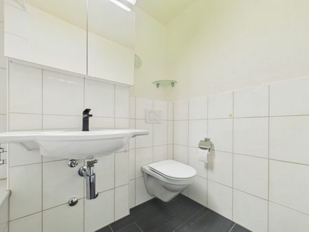 Helle 3.5-Zimmer-Wohnung mit vielseitiger Raumaufteilung - Photo 4