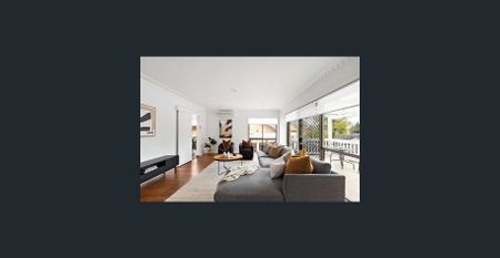 Warmth and charm in a cherished locale - Photo 3