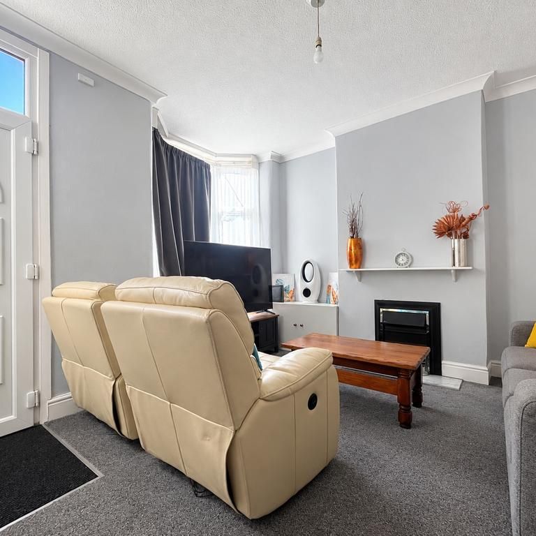 2 bedroom terraced house to rent - Photo 1