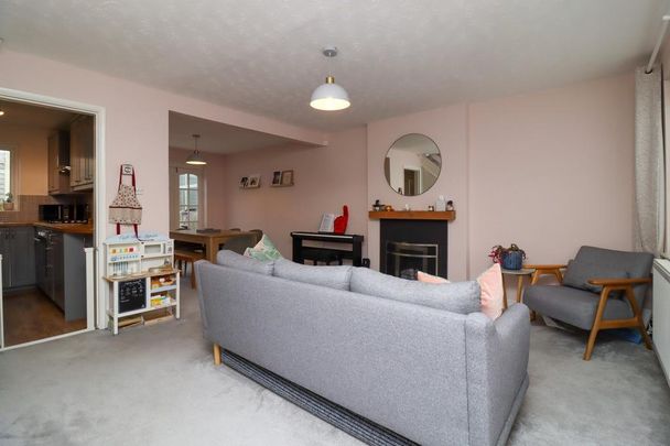 3 bedroom semi-detached house to rent - Photo 1