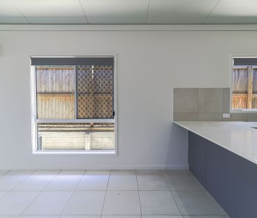 FAMILY HOME IN SOUGHT AFTER LOCATION - MOVE IN READY - Photo 5