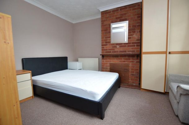 3 bedroom flat to rent - Photo 1