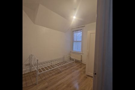 2 Bed Flat, London, E10 - Photo 3