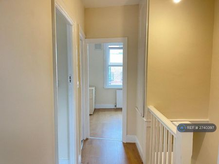 4 bedroom terraced house to rent - Photo 2