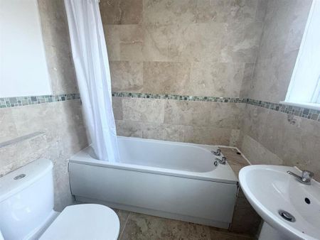 3 bedroom terraced house to rent - Photo 2