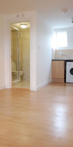 Studio to rent - Photo 1