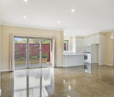 Immaculate Modern Living in Prime Family Location - Photo 3