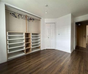 Franklin House. Twickenham Close, Swindon, SN3 - Photo 5