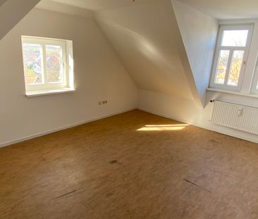 Tolle 2-Zimmer-Wohnung in ruhiger Wohngegend // Dachgeschoss - Photo 1