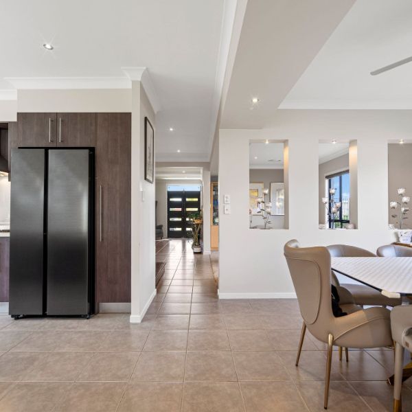 8 Whitewood Place, Molendinar - Photo 1