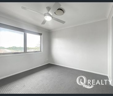 🏡 Low Maintenance Contemporary Home In Great Location - Photo 5