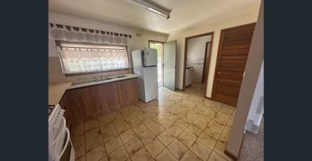 Neat and Tidy 2 Bedroom Unit - Photo 5