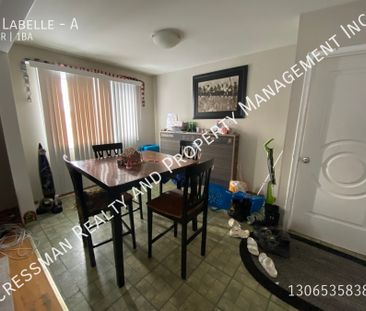 3 Bed, 1 bath upper level townhouse W/ Garage located in Al Ritchie - Photo 4