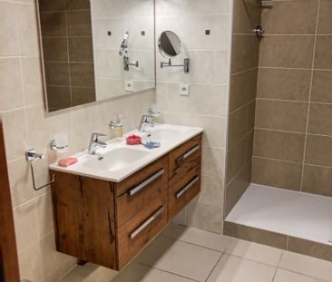 Location Appartement 5 pièces 146m² CANNES 06400 - Photo 5