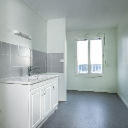 Appartement – Type 5 – 94m² – 380.6 € – LE BLANC - Photo 2