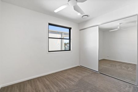 Modern 3 Bedroom Home in Central Coolum! - Photo 4