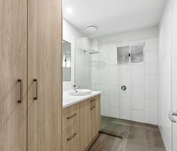 Deceptively Spacious - Three Bedroom Home - Students Welcome - Photo 5