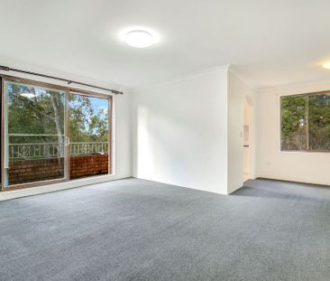 Top Floor, Immaculately Presented 2 bedroom Unit - Photo 3