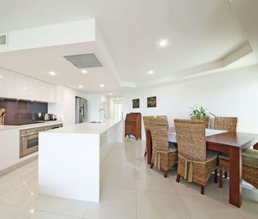 Stunning Water Views in Redcliffe - 6 Month Lease with the Option t... - Photo 2