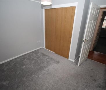 3 bedroom flat to rent - Photo 5