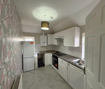 Gorse Hill, Fishponds - Photo 2