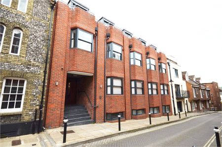 1 Bedroom Flat / Apartment - St Clement Street, Winchester - Photo 2