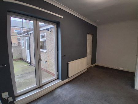 3 bedroom terraced house to rent - Photo 3