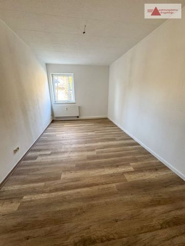 Frisch renovierte 2-Raum-Wohnung mit neuer Einbauküche in Beierfeld zu vermieten - Photo 2