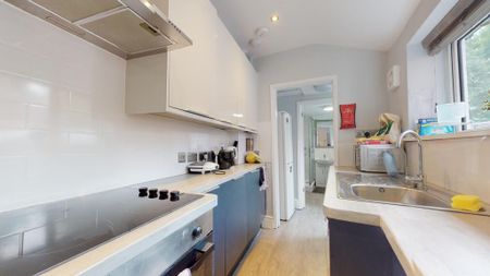 4 bedroom terraced house to rent - Photo 5