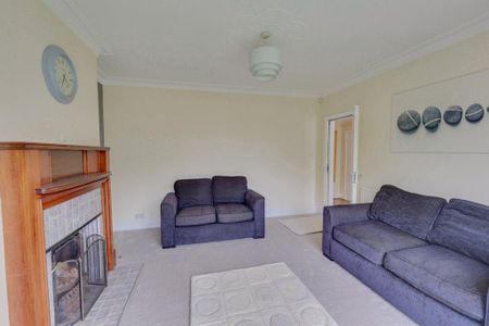 4 bedroom semi-detached house to rent - Photo 2