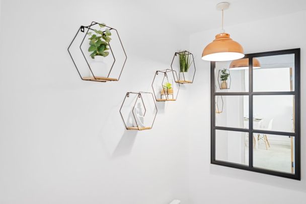 1 Bed Flat, High Point, NG7 - Photo 1