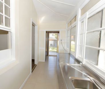 Stylishly Renovated Family Residence in a Prime Location - Photo 4