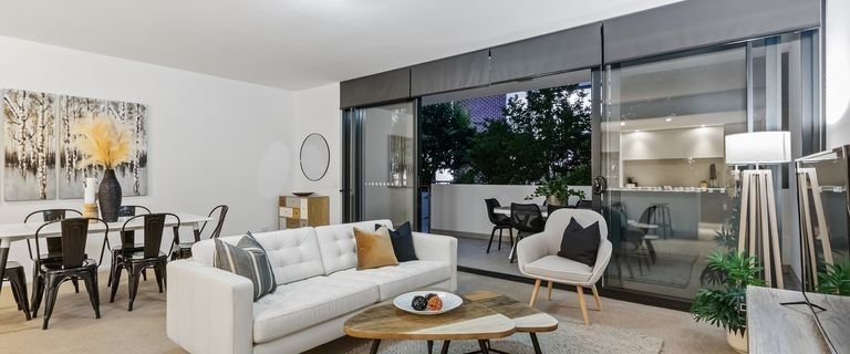 STUNNING 2x2x1 APARTMENT IN THE HEART OF PERTH - Photo 1