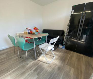 4 bedroom property to rent - Photo 1