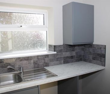 Ground floor flat to rent - Photo 5