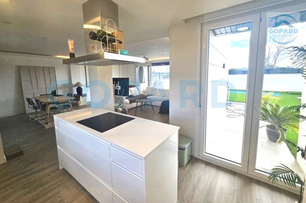 Casa adosada de alquiler en Villanueva de la Cañada ciudad - Photo 1