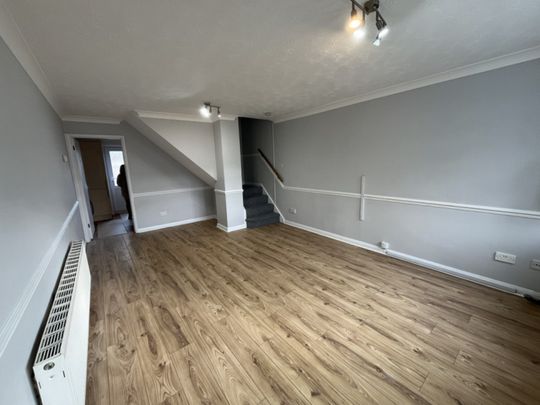 2 Bed Heather Close - Photo 1