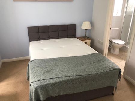 1 bedroom in a house share to rent - Photo 3