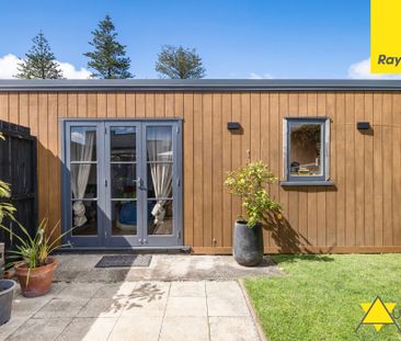 Versatile Living in the Heart of Onehunga - Photo 4