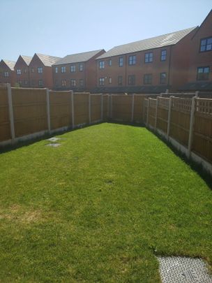 Room in a Shared House, Mellor Street, M40 - Photo 1